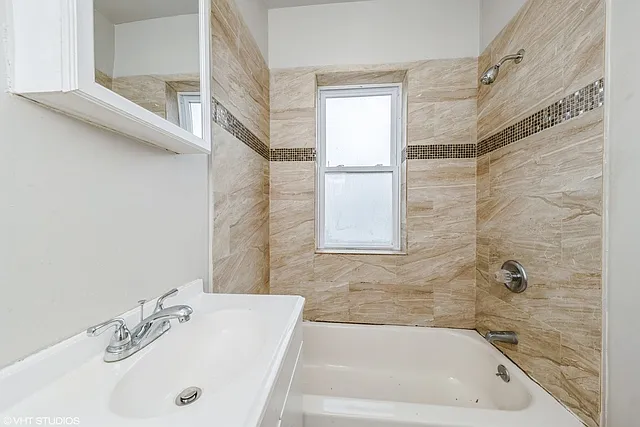 1506 E 67th St #208 — Photo 4
