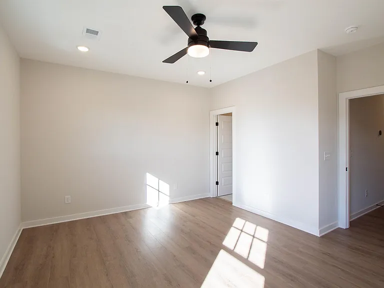 1188 Windsor Dr — Photo 14