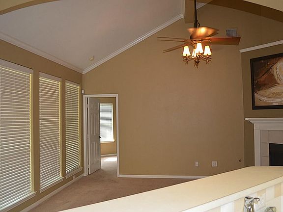 4th image of 203 Cedar Lake Dr