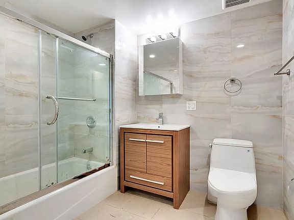 3rd image of 2301 41st Ave APT 2A