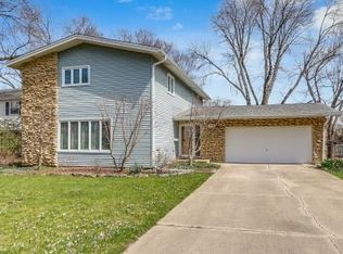 153 Williamsburg Dr, Bartlett, IL