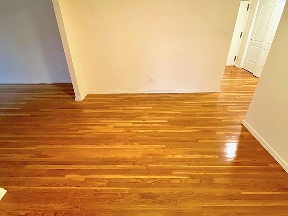 5th image of 18914 Crocheron Ave APT 304