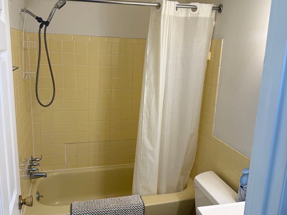 other units have walk in shower