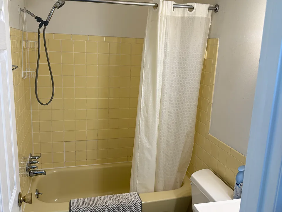 other units have walk in shower
