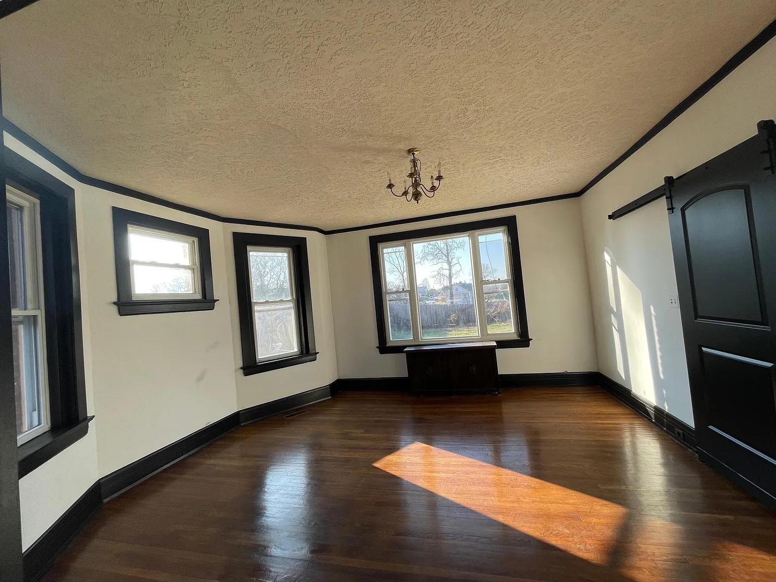 2 bed, 1272 sqft, $1,350 — Photo 3