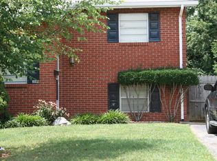 3063-3065 Stanford Dr, Lexington, KY 40517