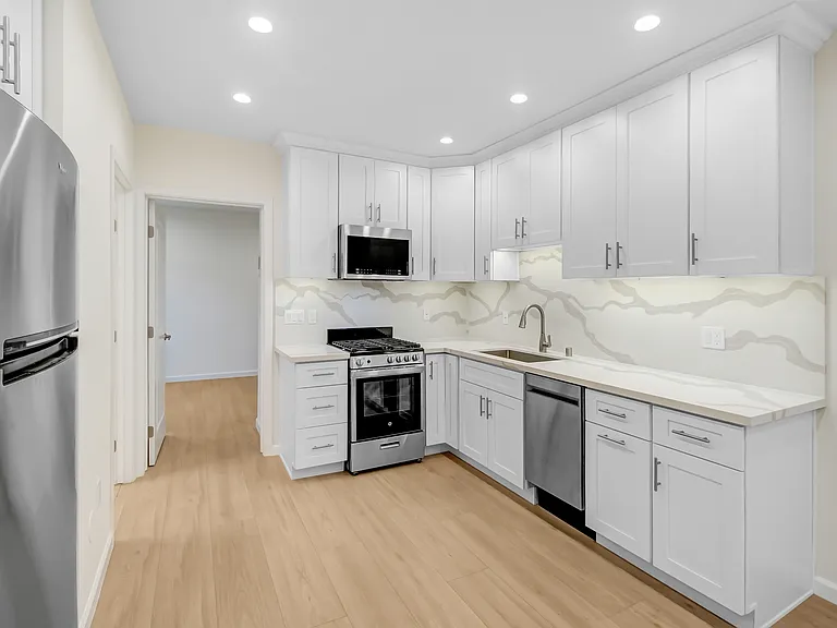 1011 E Angeleno Ave — Photo 10