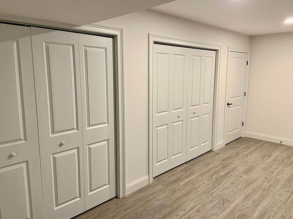 4th image of 909 Evergreen Ct