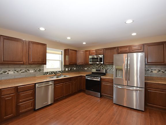 3rd image of 756 Navajo Dr