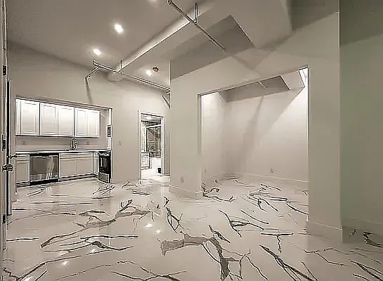 4th image of 248 W 35th St #709
