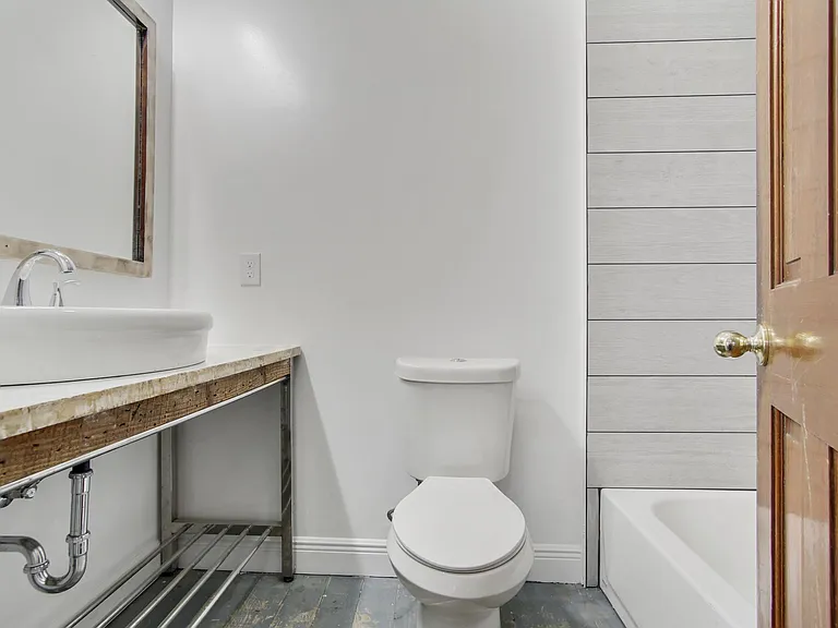 2508 Cambronne St — Photo 9