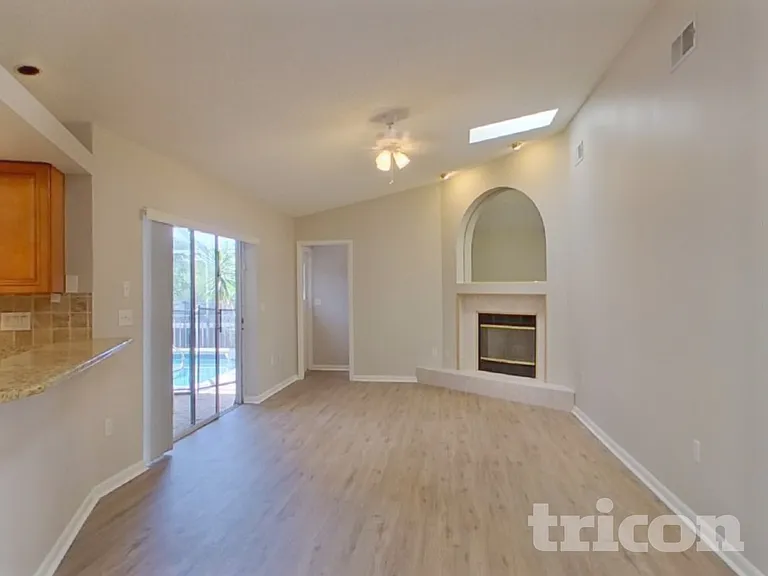 1559 McAuliffe Ln — Photo 5