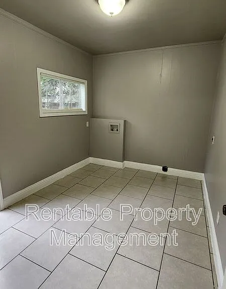 406 W 14th St — Photo 11