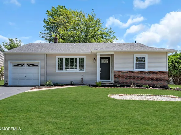 28 Oakfield Road, Toms River, NJ 08757