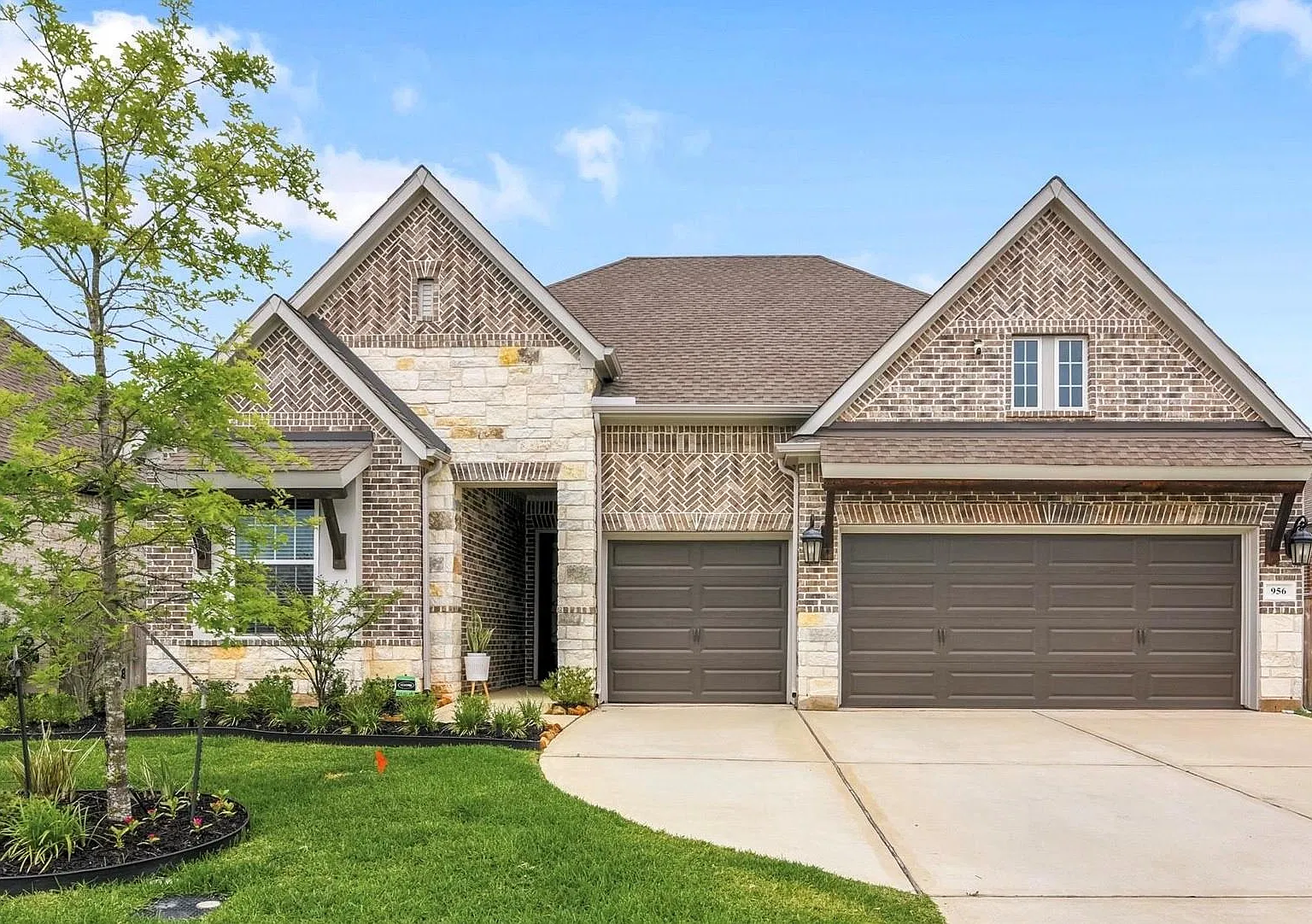 4 bed, 3.0 bath, 2632 sqft, $3,700 — Photo 1