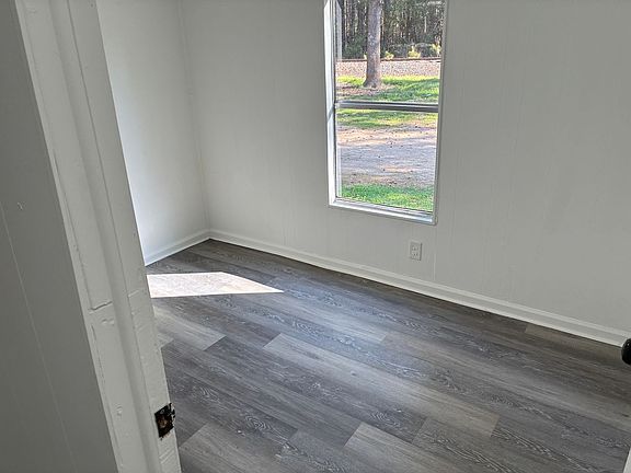 5th image of 1582 Riverside Rd