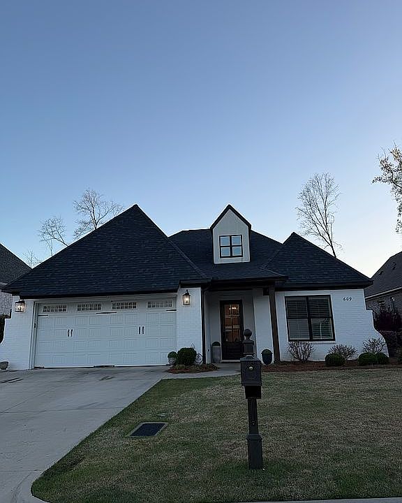 1st image of 609 Overbrook Ln