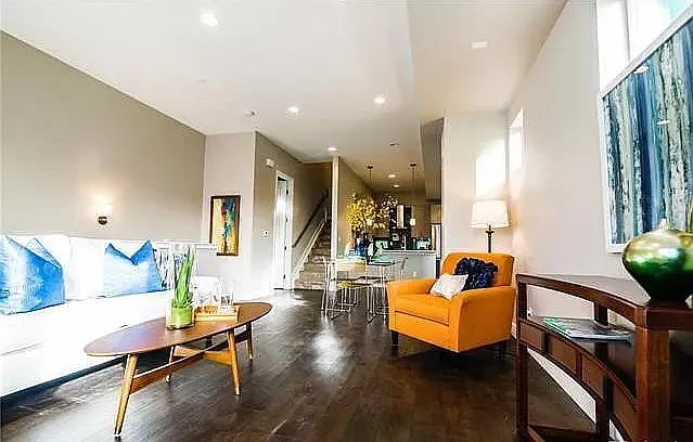3 bed, 3.5 bath, 1657 sqft, $4,195 — Photo 1
