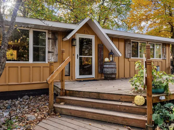 84 N Serenity Dr, Gwinn, MI 49841