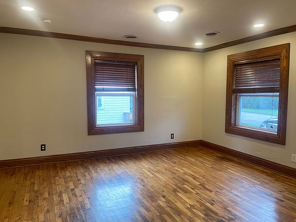 5th image of 1601 E Central St
