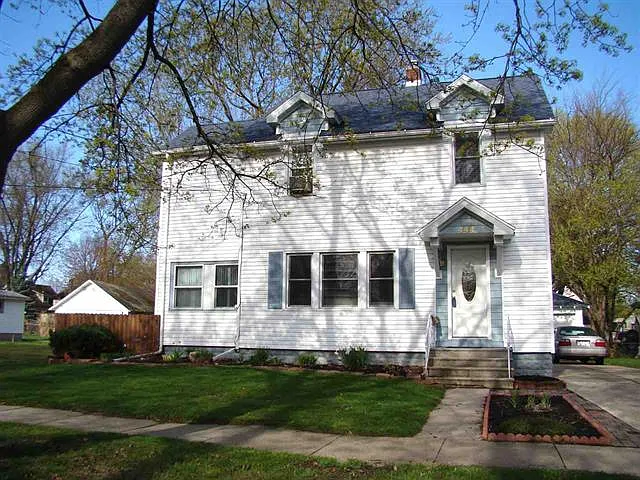 444 N Pleasant St photo 1
