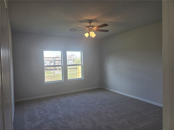 4th image of 977 Lady Bird Ln