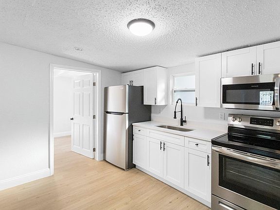 4th image of 12703 N 15th St #8