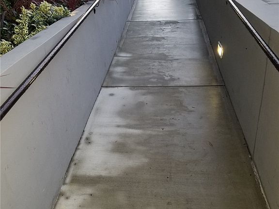 5th image of 11100 Riverside Dr Unit 301