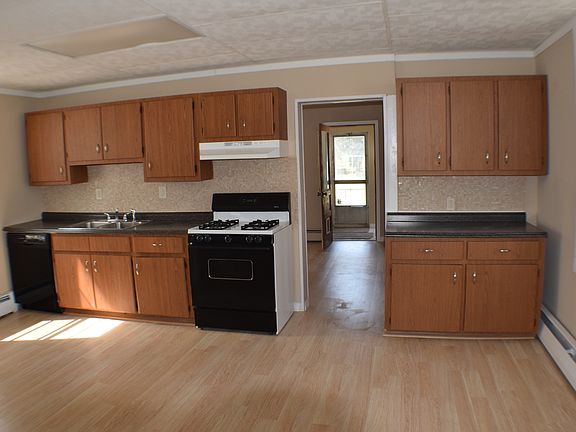 eat-in kitchen