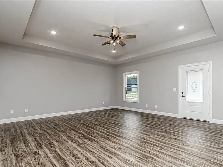 1642 Kenneth Dr — Photo 3