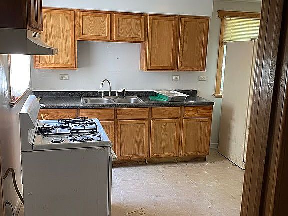 5th image of 133 E 157th St
