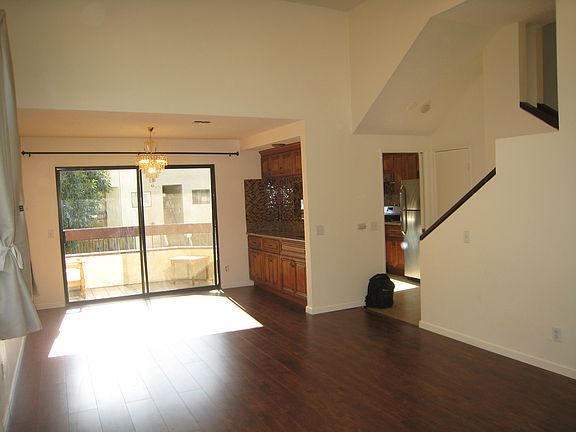 4th image of 1022 S Marengo Ave Unit 9