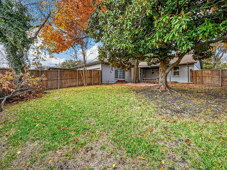 9806 Parkford Dr — Photo 20