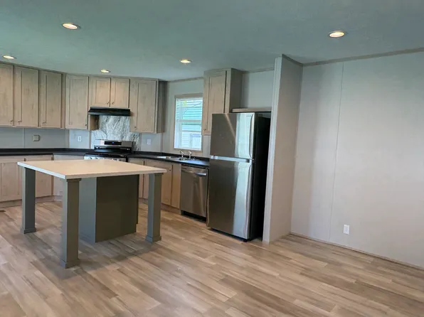 286 Pipers Ln, Mount Morris, MI 48458