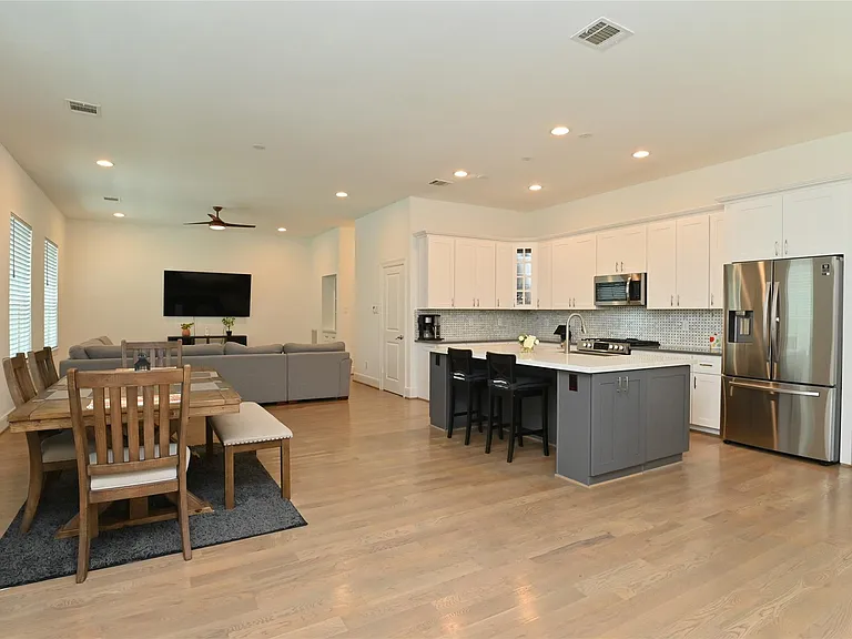 1117 W 16th St #C — Photo 13