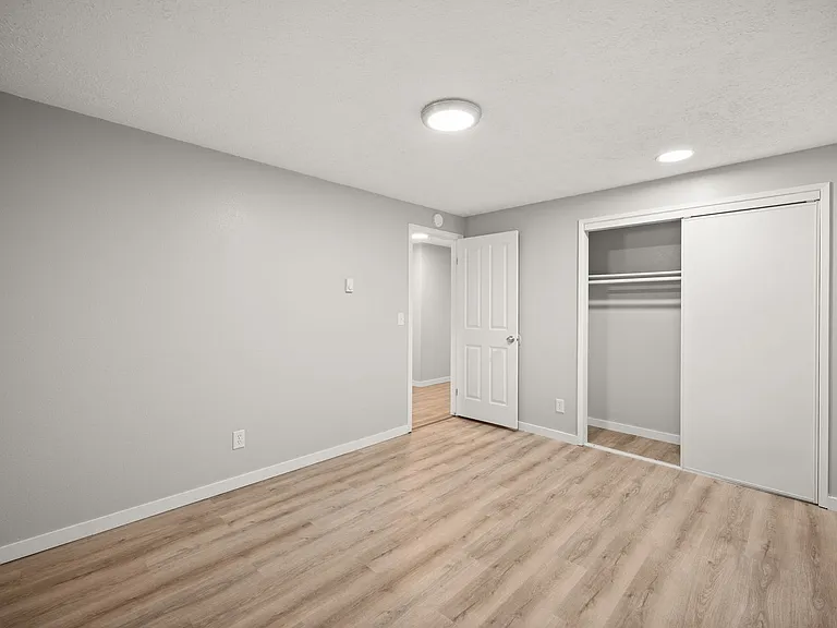 River Court Apartments - Updated Units With A View! — Photo 38