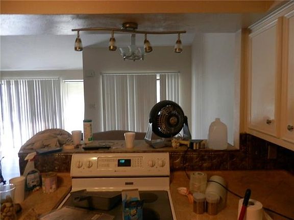 5th image of 19-8 Deerfield Dr