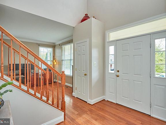 2nd image of 713 Hunton Pl NE