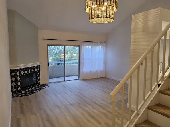 2731 Erringer Rd APT 55, Simi Valley, CA 93065