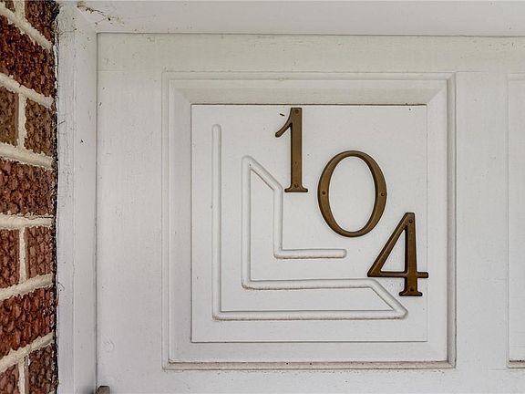 2nd image of 104 Edgewood Dr