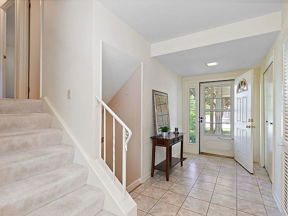2nd image of 1150 Glen Ln