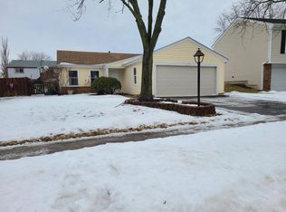 479 Hampton Ln, Roselle, IL 60172