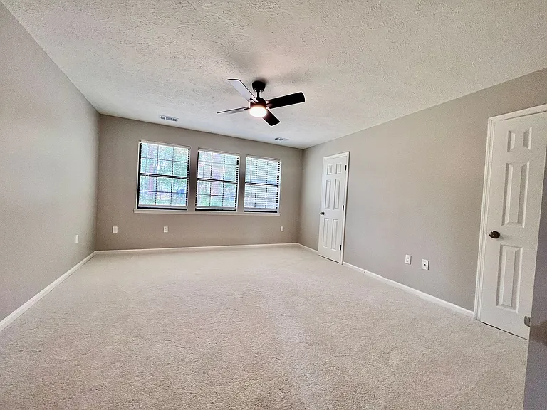 409 Oak St — Photo 10