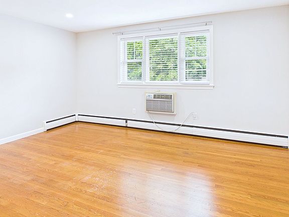 4th image of 1395 Furnace Brook Pkwy #11