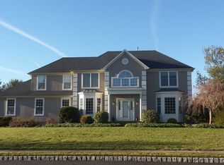 41 Camelot Dr, Farmingdale, NJ 07727