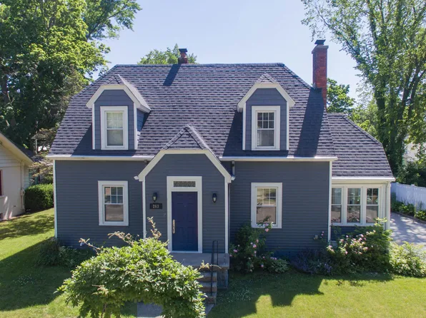 263 Cherry Ct, South Haven, MI 49090