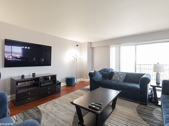 4th image of 6833 N Kedzie Ave APT 1502