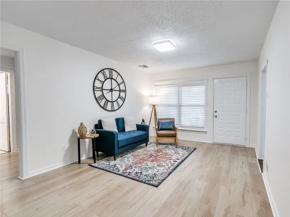 257 E Kerr Dr, Midwest City, OK 73110