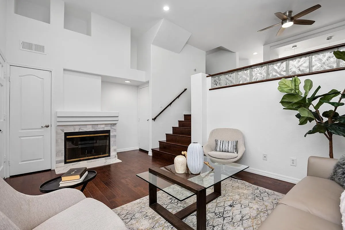 2 bed, 2.5 bath, 1180 sqft, $3,800 — Photo 3