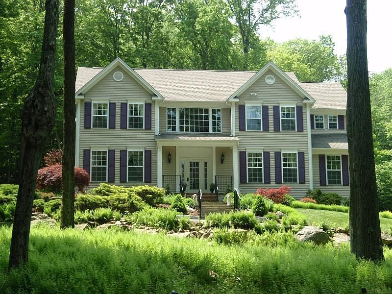 2nd image of 127 River Rd